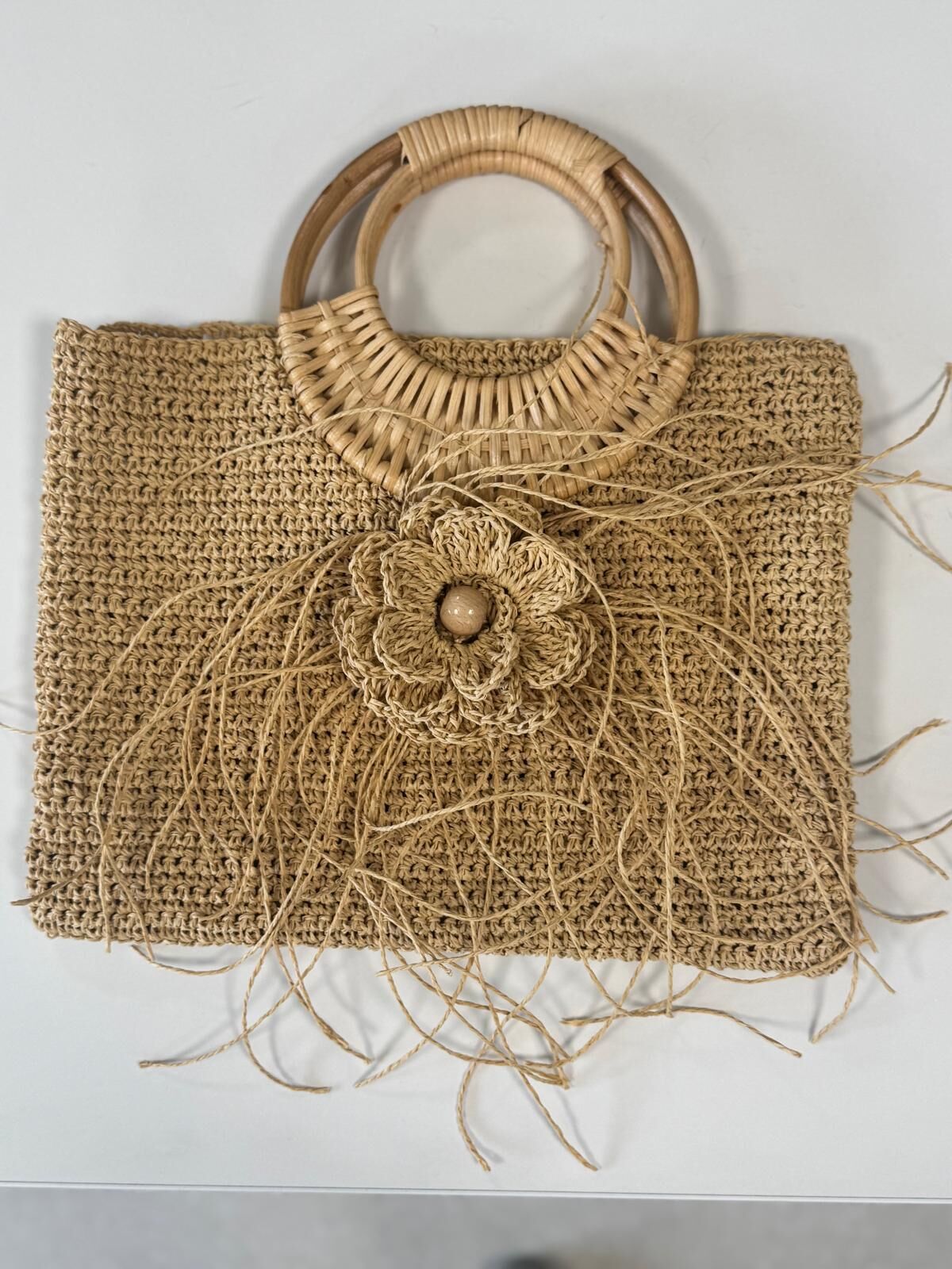 Вязаная летняя сумка ручной работы с цветком и бамбуковыми ручками, пляжный бохо клатч из рафии, натуральный аксессуар для женщины
