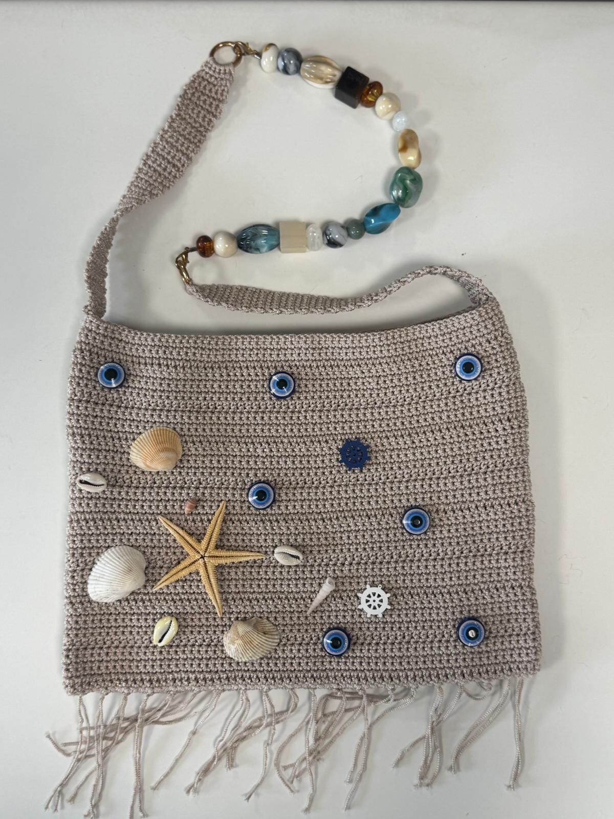 Вязаная пляжная сумка ручной работы с морским декором и бусинами, летний бохо клатч с ракушками и глазками, подарок для женщины